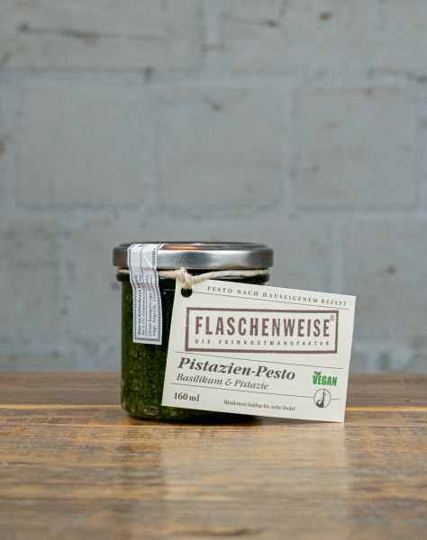 Flaschenweise Pistazien-Pesto mit Basilikum